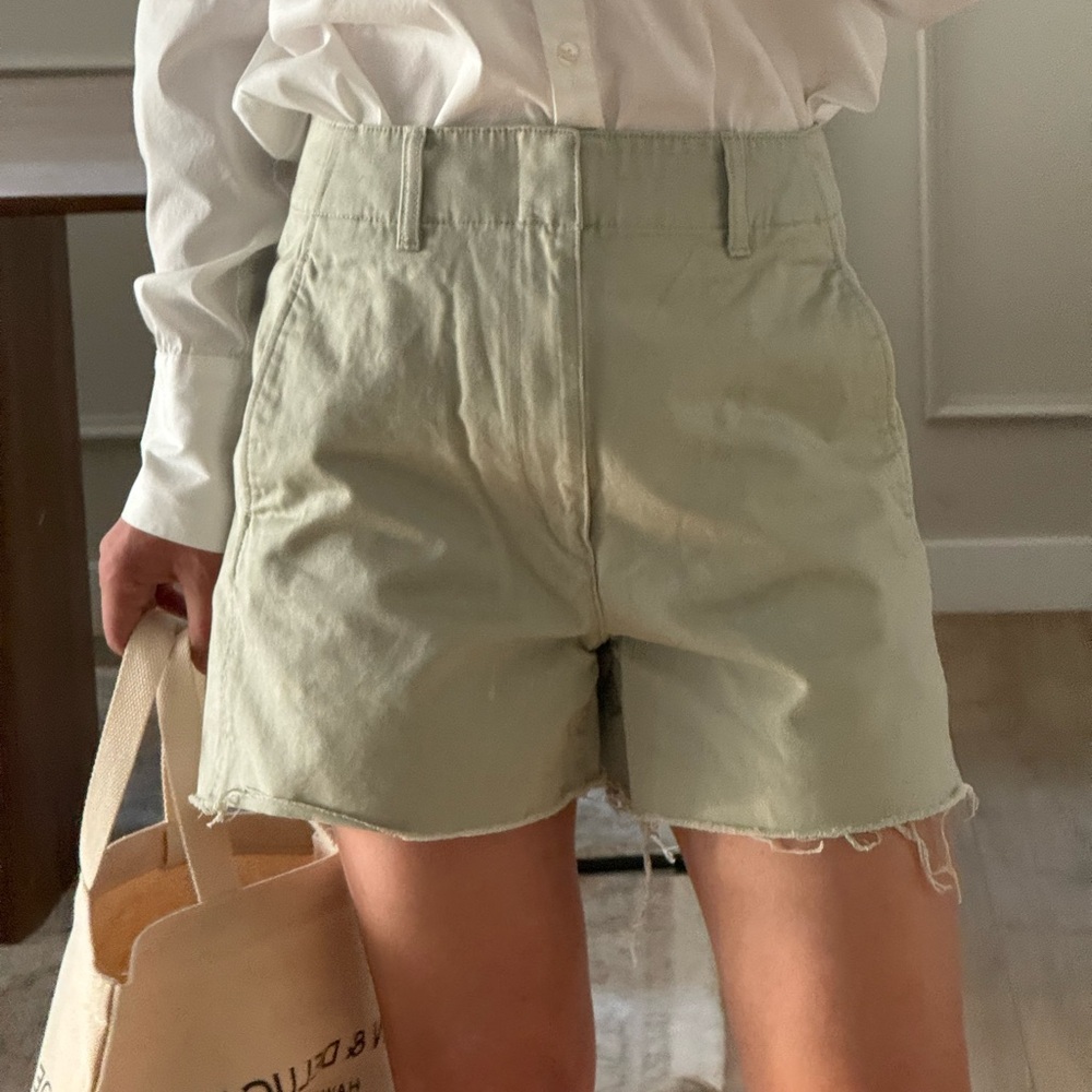 Casual High-Waisted Light Green Shorts